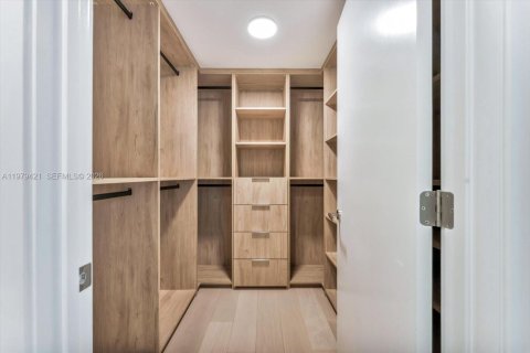 Купить кондоминиум в Бэл-Харбор, Флорида 3 спальни, 170.01м2, № 2043522 - фото 19