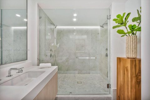 Купить кондоминиум в Бэл-Харбор, Флорида 3 спальни, 170.01м2, № 2043522 - фото 21