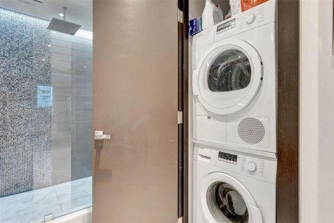 Condo in Miami Beach, Florida, 2 bedrooms  № 1937381 - photo 14