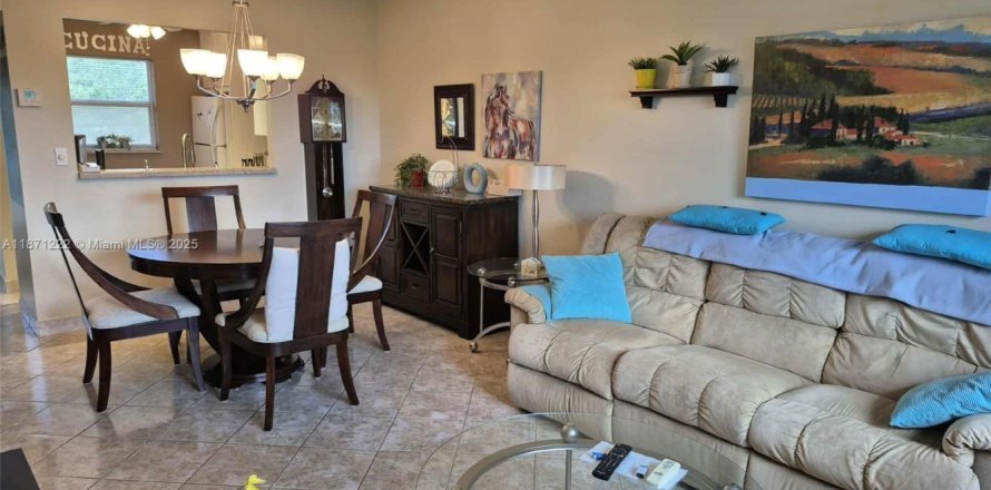 Condo in Lauderdale Lakes, Florida, 1 bedroom № 1895807