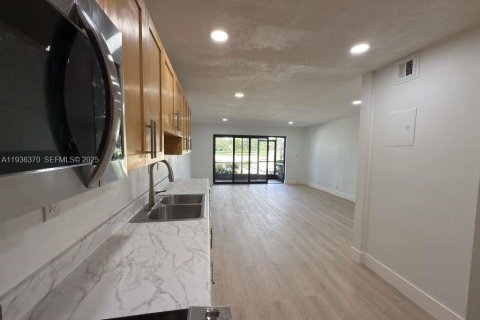 Apartment in Plantation, Florida 2 bedrooms, 89.19 sq.m. № 1994358 - photo 10