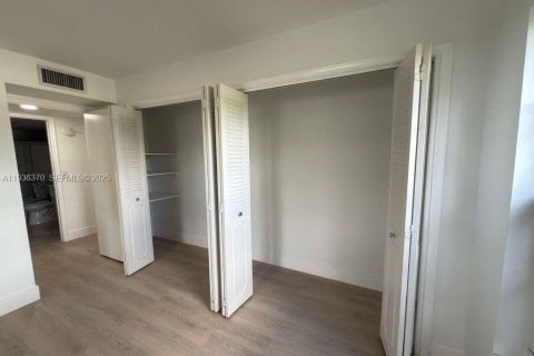 Apartment in Plantation, Florida 2 bedrooms, 89.19 sq.m. № 1994358 - photo 15