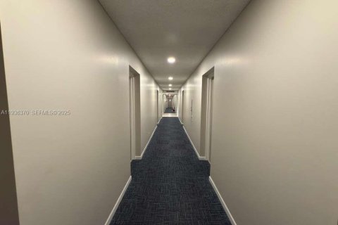 Apartment in Plantation, Florida 2 bedrooms, 89.19 sq.m. № 1994358 - photo 3