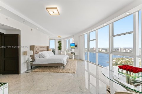 Condominio en venta en Sunny Isles Beach, Florida, 3 dormitorios, 280.19 m2 № 1992396 - foto 17