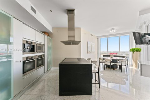 Condominio en venta en Sunny Isles Beach, Florida, 3 dormitorios, 280.19 m2 № 1992396 - foto 13