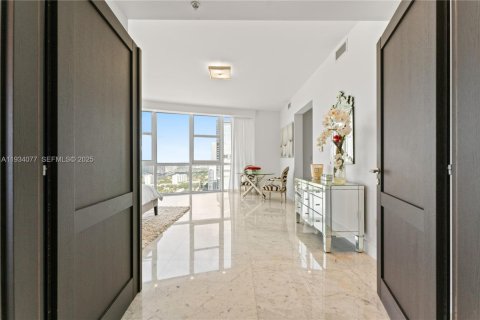 Condominio en venta en Sunny Isles Beach, Florida, 3 dormitorios, 280.19 m2 № 1992396 - foto 18