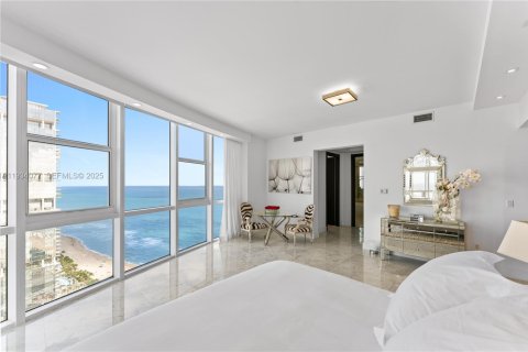 Condominio en venta en Sunny Isles Beach, Florida, 3 dormitorios, 280.19 m2 № 1992396 - foto 19