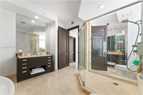 Condominio en venta en Sunny Isles Beach, Florida, 3 dormitorios, 280.19 m2 № 1992396 - foto 26