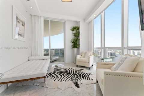 Condominio en venta en Sunny Isles Beach, Florida, 3 dormitorios, 280.19 m2 № 1992396 - foto 21