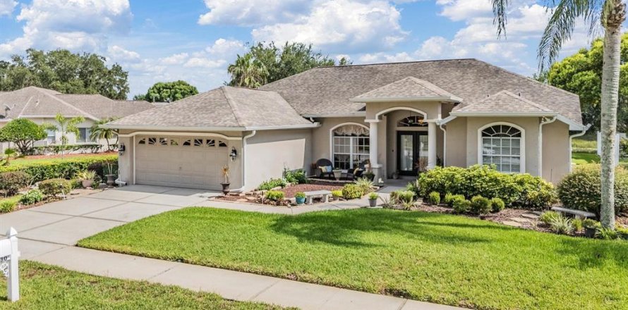 House in Lutz, Florida 3 bedrooms, 199.93 sq.m. № 1884595