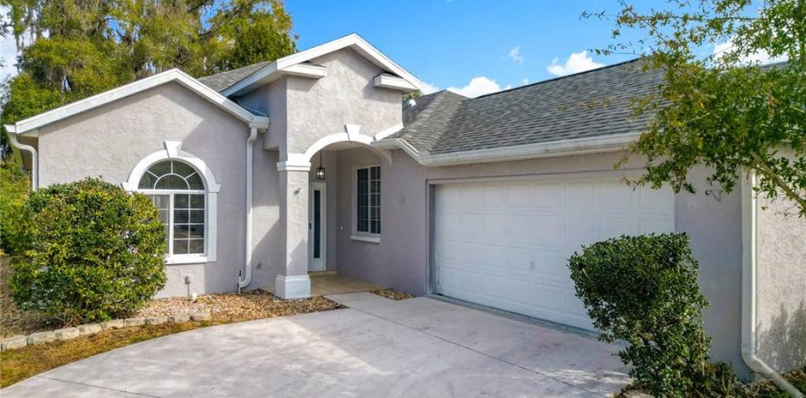 House in Ocala, Florida 3 bedrooms, 140.65 sq.m. № 2131473