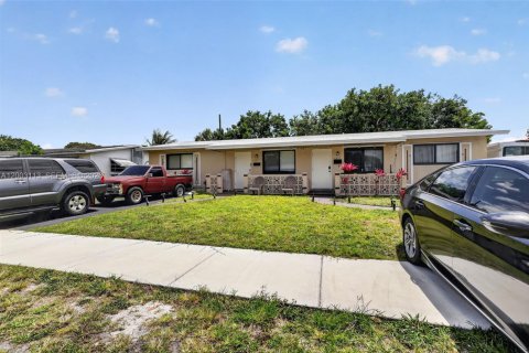 Propiedad comercial en venta en Hollywood, Florida, 158.21 m2 № 2244145 - foto 3