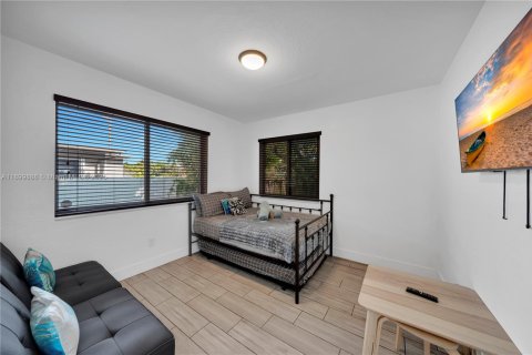 Propiedad comercial en venta en Miami, Florida, 128.02 m2 № 1954551 - foto 25