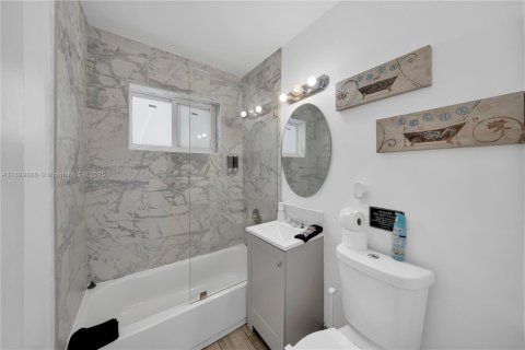 Propiedad comercial en venta en Miami, Florida, 128.02 m2 № 1954551 - foto 26