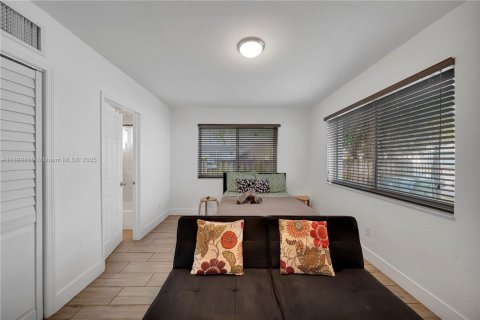 Propiedad comercial en venta en Miami, Florida, 128.02 m2 № 1954551 - foto 9