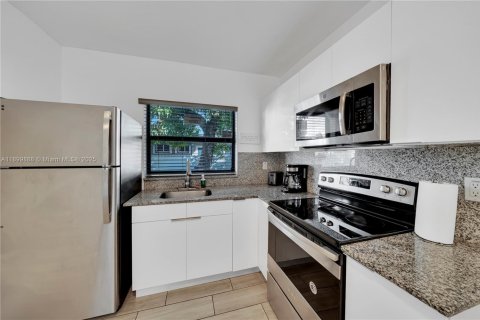 Propiedad comercial en venta en Miami, Florida, 128.02 m2 № 1954551 - foto 15