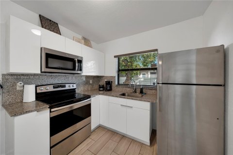 Propiedad comercial en venta en Miami, Florida, 128.02 m2 № 1954551 - foto 23