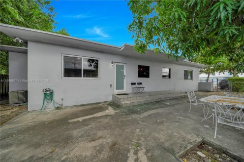 Propiedad comercial en venta en Miami, Florida, 128.02 m2 № 1954551 - foto 18