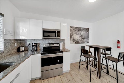 Propiedad comercial en venta en Miami, Florida, 128.02 m2 № 1954551 - foto 14