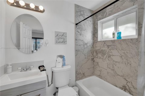 Propiedad comercial en venta en Miami, Florida, 128.02 m2 № 1954551 - foto 12