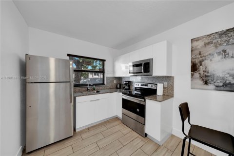 Propiedad comercial en venta en Miami, Florida, 128.02 m2 № 1954551 - foto 16