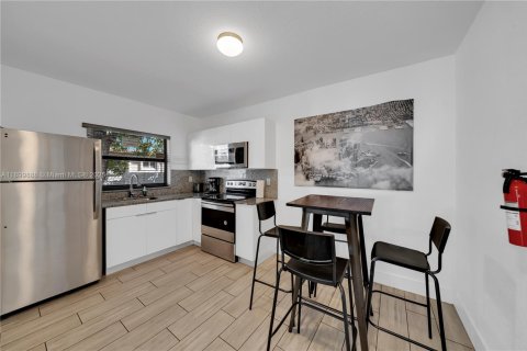 Propiedad comercial en venta en Miami, Florida, 128.02 m2 № 1954551 - foto 13
