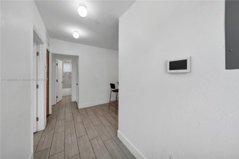 Propiedad comercial en venta en Miami, Florida, 128.02 m2 № 1954551 - foto 19