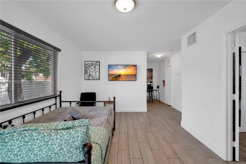 Propiedad comercial en venta en Miami, Florida, 128.02 m2 № 1954551 - foto 5