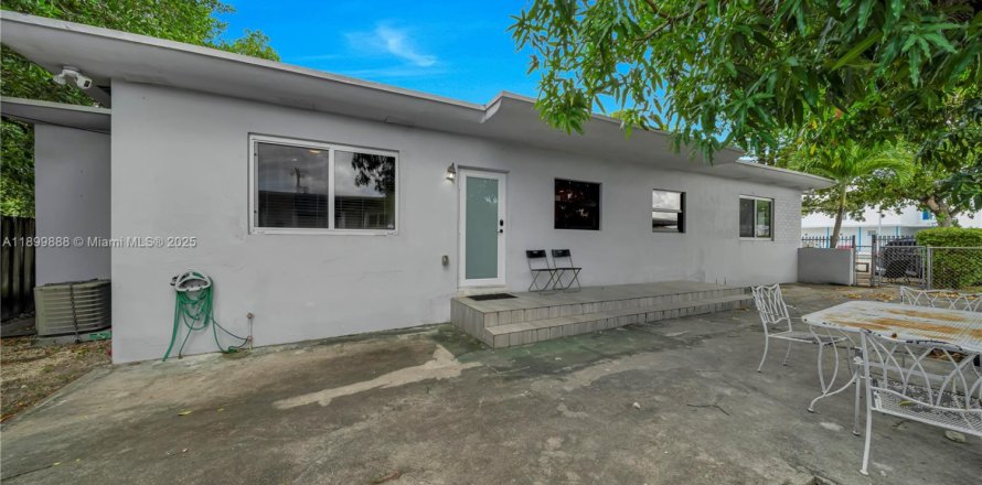 Propiedad comercial en Miami, Florida 128.02 m2 № 1954551