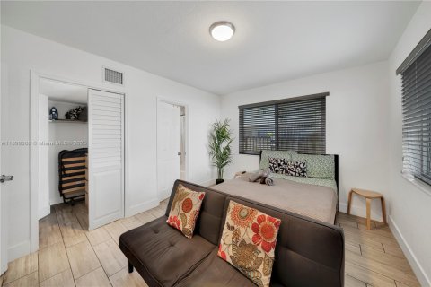 Propiedad comercial en venta en Miami, Florida, 128.02 m2 № 1954551 - foto 10