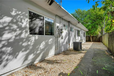 Propiedad comercial en venta en Miami, Florida, 128.02 m2 № 1954551 - foto 30