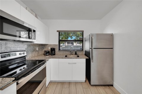 Propiedad comercial en venta en Miami, Florida, 128.02 m2 № 1954551 - foto 24