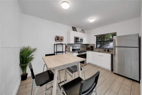 Propiedad comercial en venta en Miami, Florida, 128.02 m2 № 1954551 - foto 22