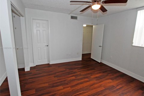 Condominio en alquiler en Miami, Florida, 2 dormitorios, 87.89 m2 № 2058771 - foto 11