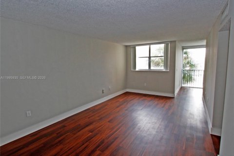 Condominio en alquiler en Miami, Florida, 2 dormitorios, 87.89 m2 № 2058771 - foto 2