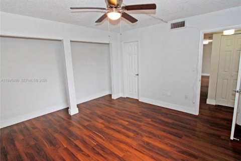 Condominio en alquiler en Miami, Florida, 2 dormitorios, 87.89 m2 № 2058771 - foto 10