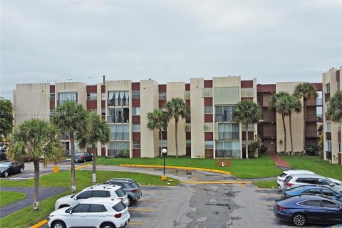 Condominio en alquiler en Miami, Florida, 2 dormitorios, 87.89 m2 № 2058771 - foto 26