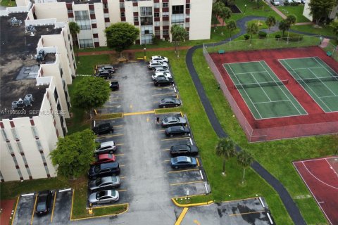 Condominio en alquiler en Miami, Florida, 2 dormitorios, 87.89 m2 № 2058771 - foto 27