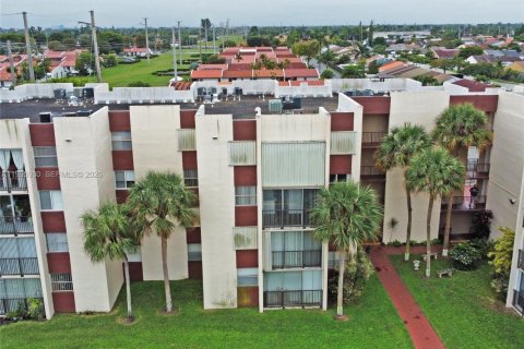 Condominio en alquiler en Miami, Florida, 2 dormitorios, 87.89 m2 № 2058771 - foto 24