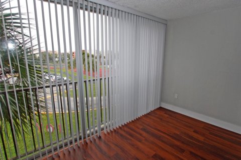 Condominio en alquiler en Miami, Florida, 2 dormitorios, 87.89 m2 № 2058771 - foto 7