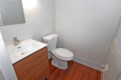Condominio en alquiler en Miami, Florida, 2 dormitorios, 87.89 m2 № 2058771 - foto 13
