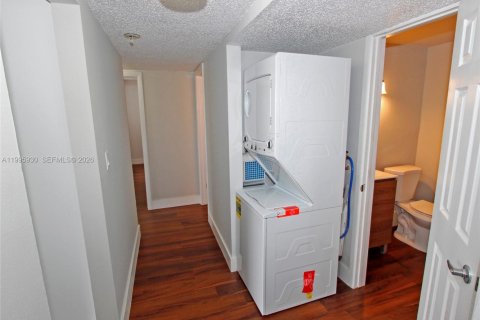 Condominio en alquiler en Miami, Florida, 2 dormitorios, 87.89 m2 № 2058771 - foto 12