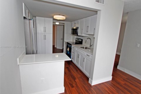 Condominio en alquiler en Miami, Florida, 2 dormitorios, 87.89 m2 № 2058771 - foto 4