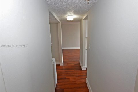 Condominio en alquiler en Miami, Florida, 2 dormitorios, 87.89 m2 № 2058771 - foto 8