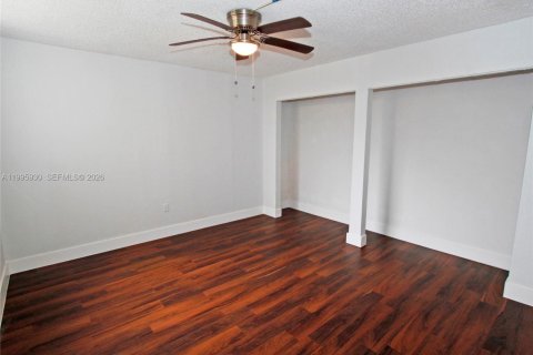 Condominio en alquiler en Miami, Florida, 2 dormitorios, 87.89 m2 № 2058771 - foto 9