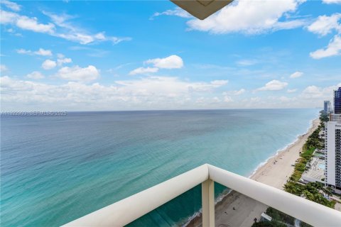 Condominio en venta en Hallandale Beach, Florida, 3 dormitorios, 191.84 m2 № 1976729 - foto 23