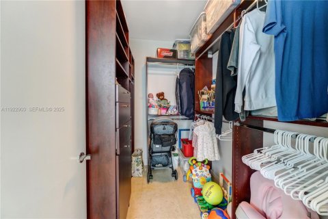 Condominio en venta en Hallandale Beach, Florida, 3 dormitorios, 191.84 m2 № 1976729 - foto 18