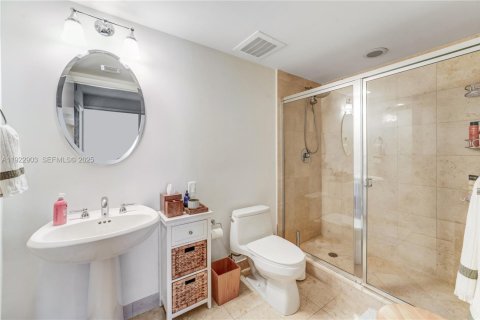 Condominio en venta en Hallandale Beach, Florida, 3 dormitorios, 191.84 m2 № 1976729 - foto 21