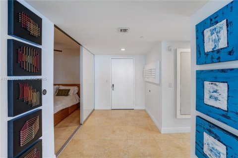 Condominio en venta en Hallandale Beach, Florida, 3 dormitorios, 191.84 m2 № 1976729 - foto 22