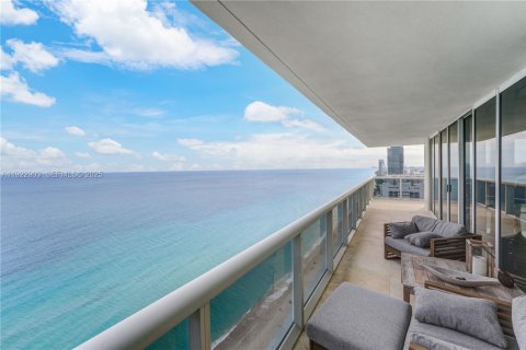 Condominio en venta en Hallandale Beach, Florida, 3 dormitorios, 191.84 m2 № 1976729 - foto 14